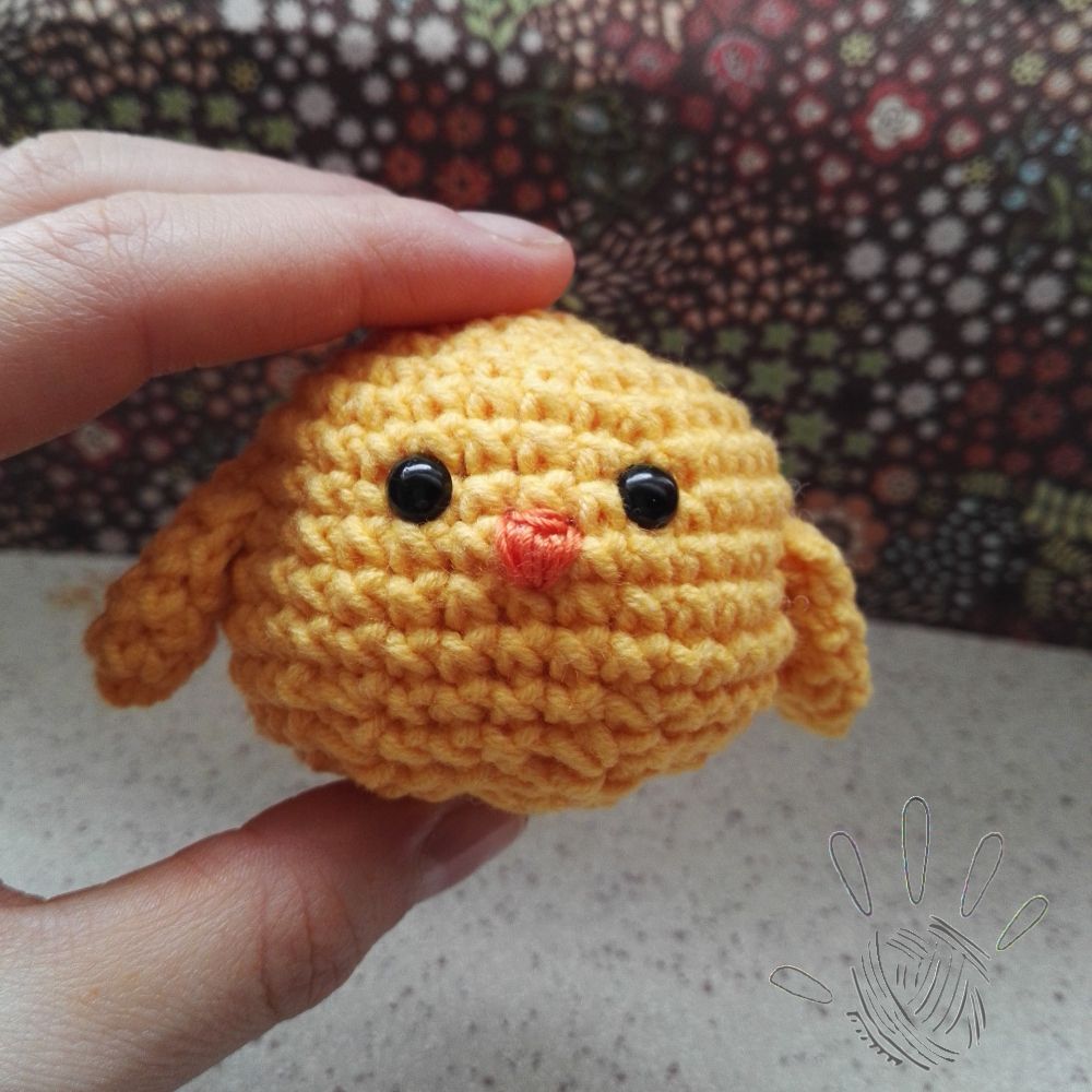 simple crochet Easter chick