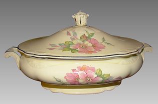 Homer Laughlin covered casserole dish