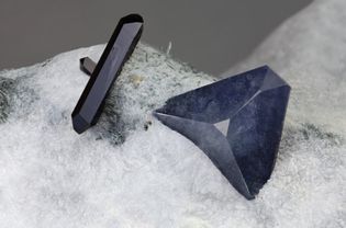 硅酸钡钛矿矿物