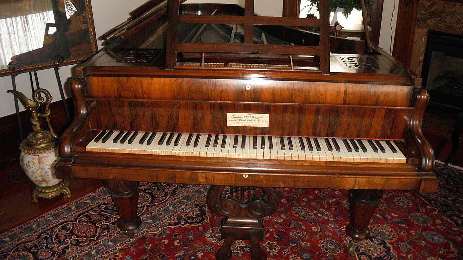 居住在阿肯色州尤里卡泉安妮女王大厦的维多利亚时代钢琴