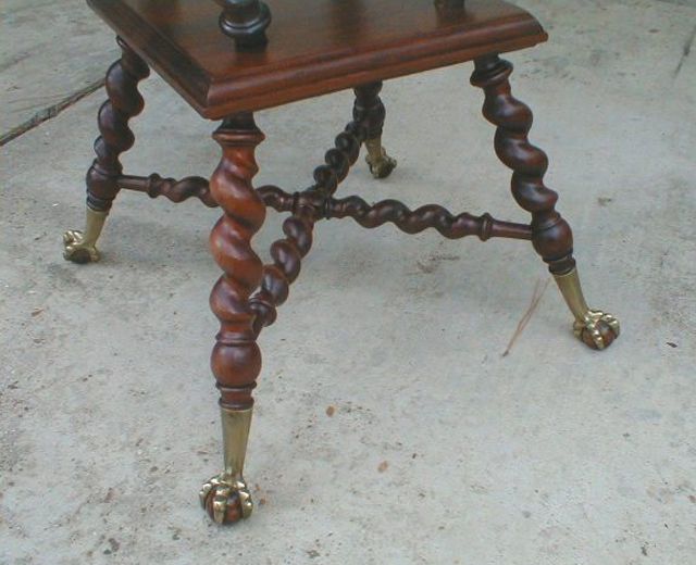 Spiral legs on Merklen Bros. walnut lamp table