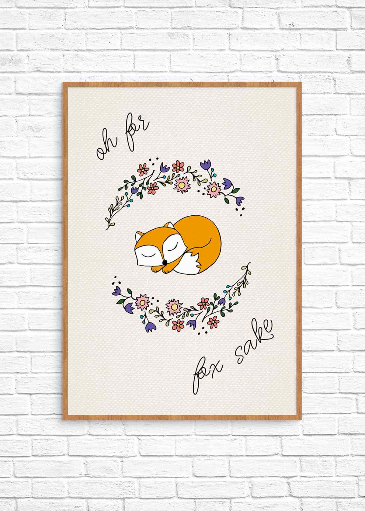 一个免费的艺术版画，以一只熟睡的狐狸和鲜花为特色