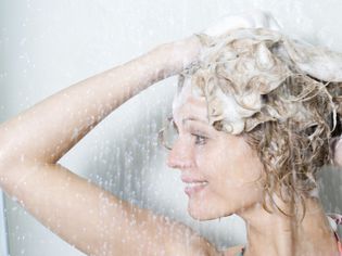 女人洗发水头