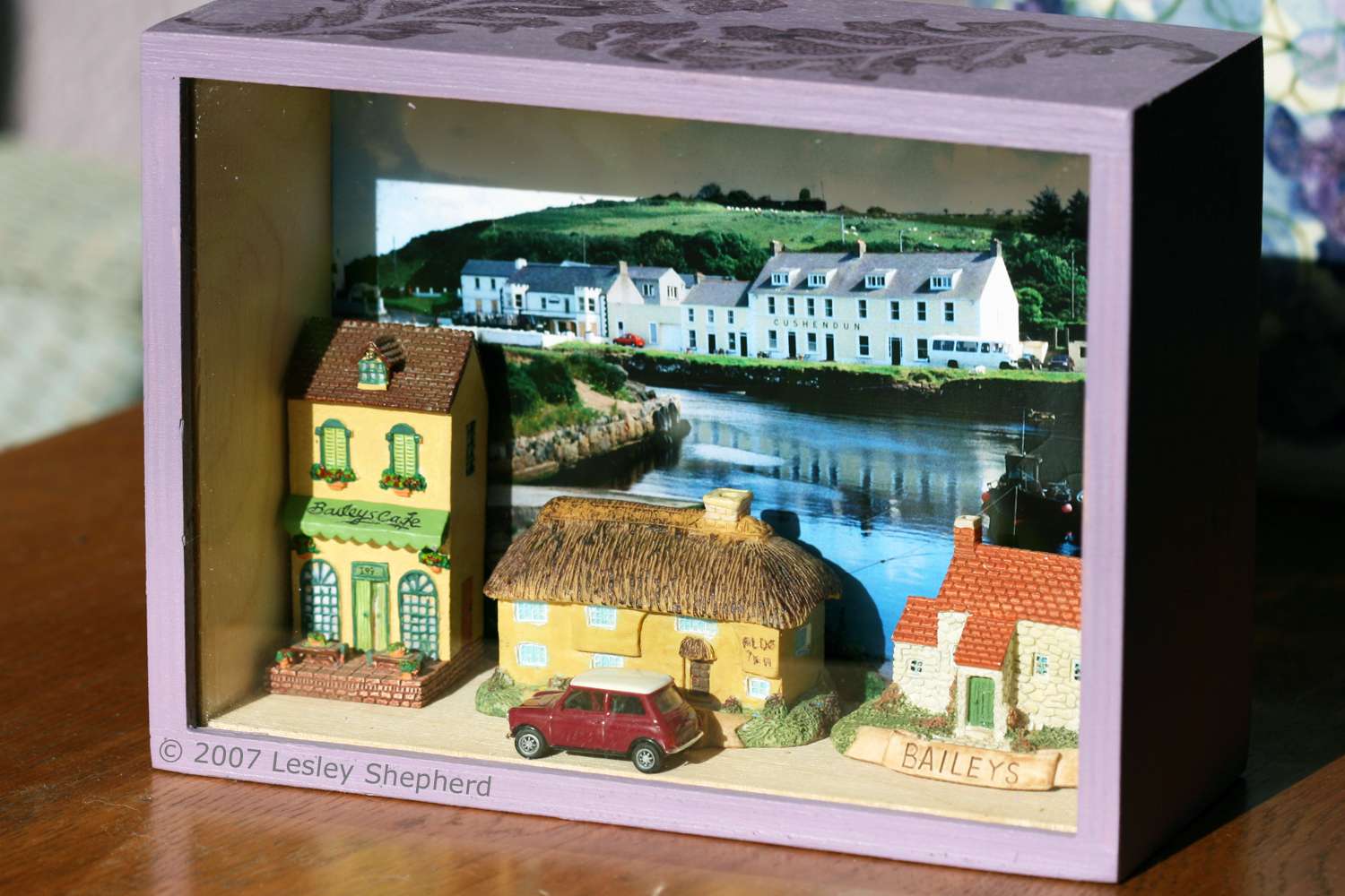展示箱与收集微型爱尔兰小屋的照片背景
