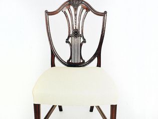 乔治三世风格桃花心木赫波怀特式的椅子上