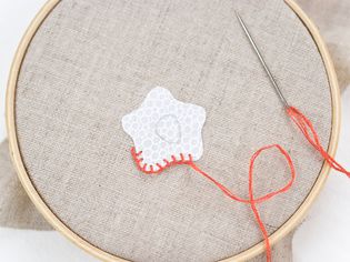 Using Blanket Stitch on Fused Applique