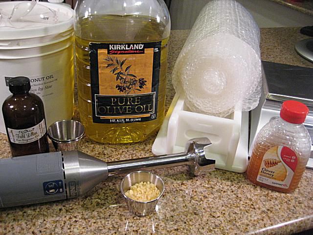 用蜂蜡和蜂蜜制作肥皂的装置和成分