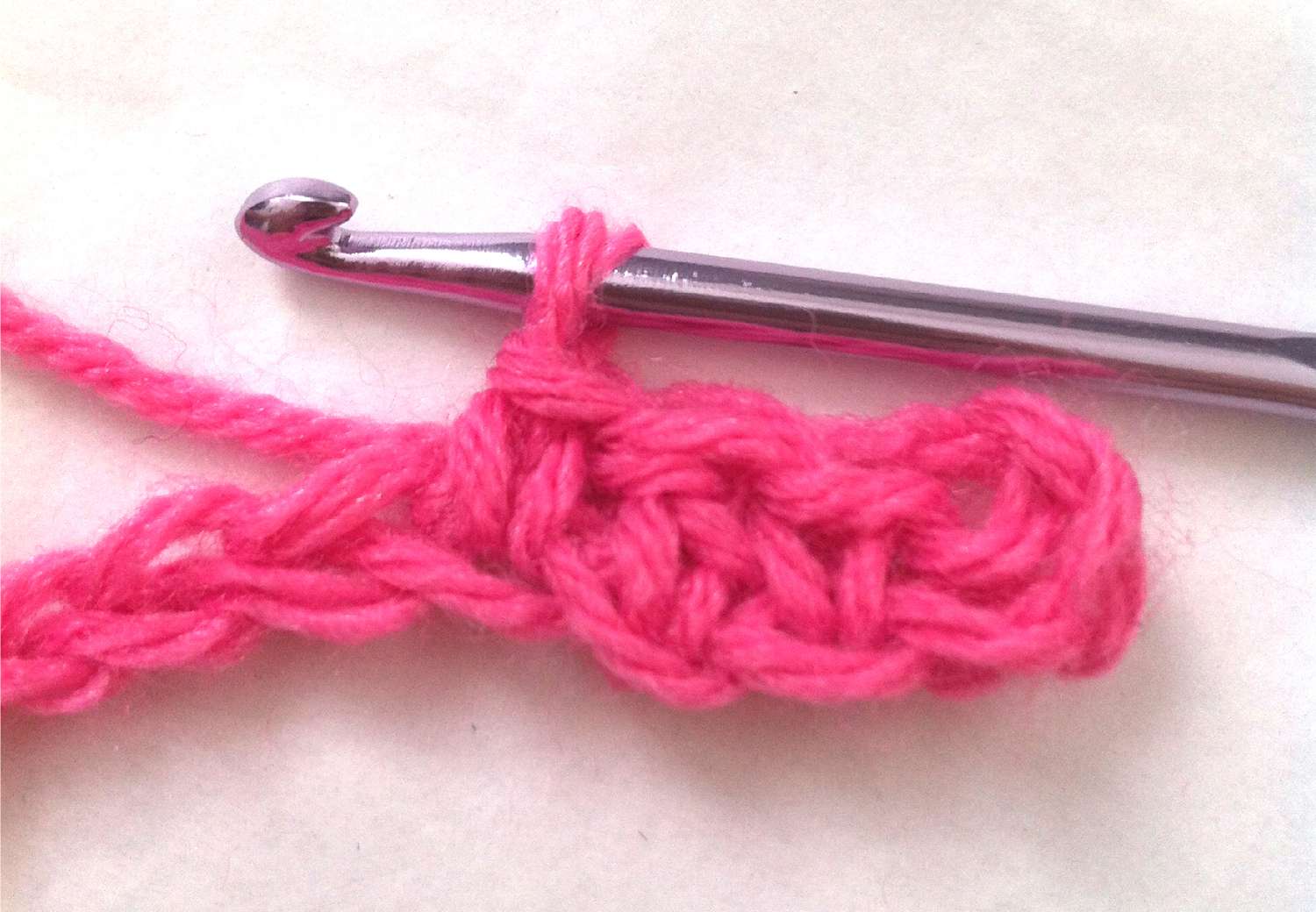Alternating double and single crochet stitches for seed stitch
