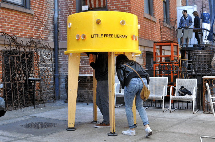 一个黄色的免费小图书馆