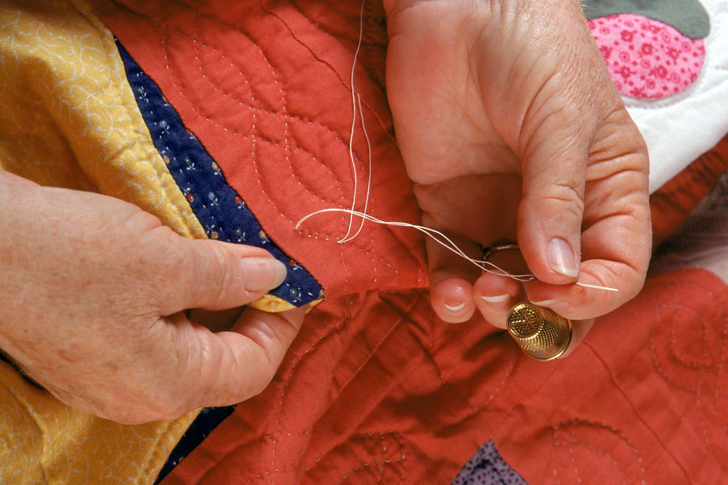 手工缝制被子使用专门的节