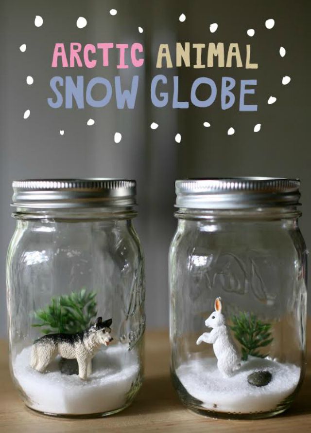 北极动物的雪花玻璃球