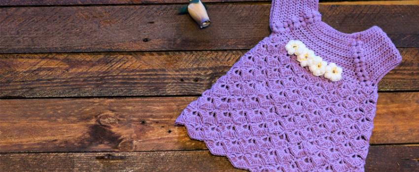紫色钩针婴儿连衣裙自由图案