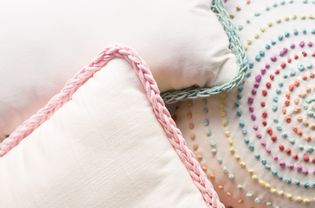 手指Knitting-Trimmed枕头
