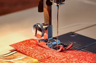 sewing-machine-needle-presser-foot.jpg