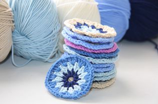Knitted round pattern of cotton yarn in different colors.