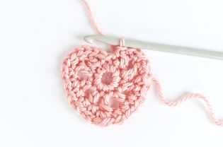 Crochet Heart Round 3 - SC Stitches