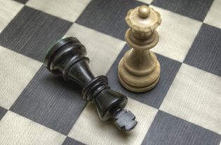 King and queen chess pieces