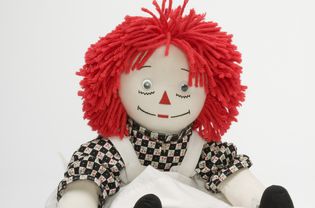 红头发的布娃娃