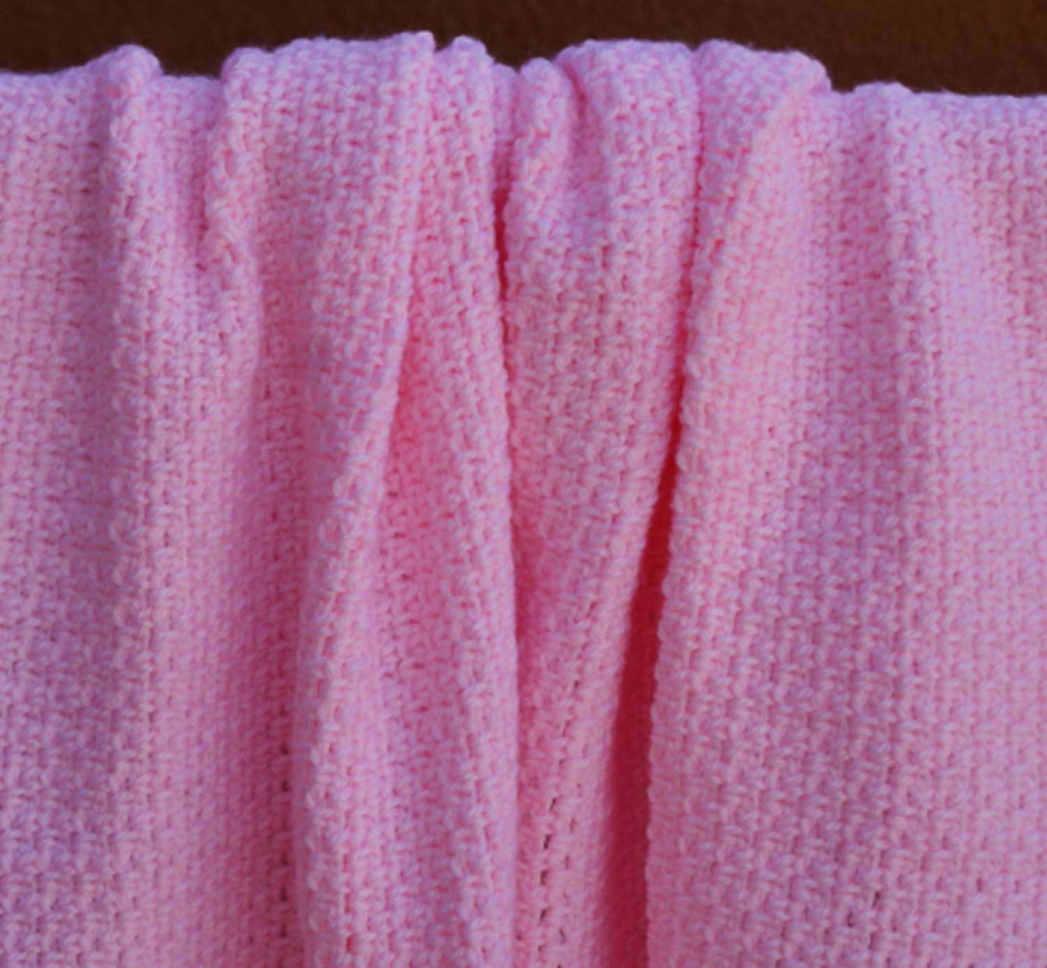 粉红色钩针婴儿毯免费模式