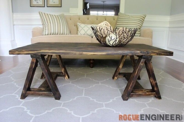 锯木架风格的咖啡桌。