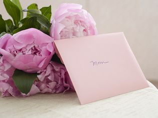 一个粉红色的母亲节卡片