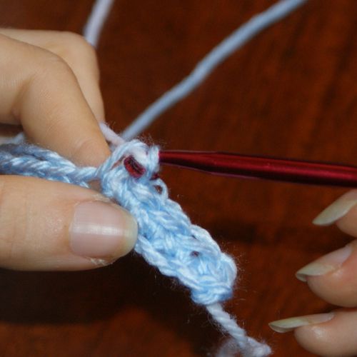 挂毯钩针教程:拉白纱通过完成颜色的变化