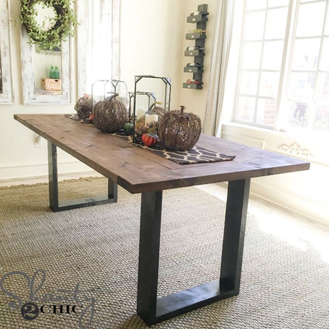 一个木制和金属的现代DIY餐桌
