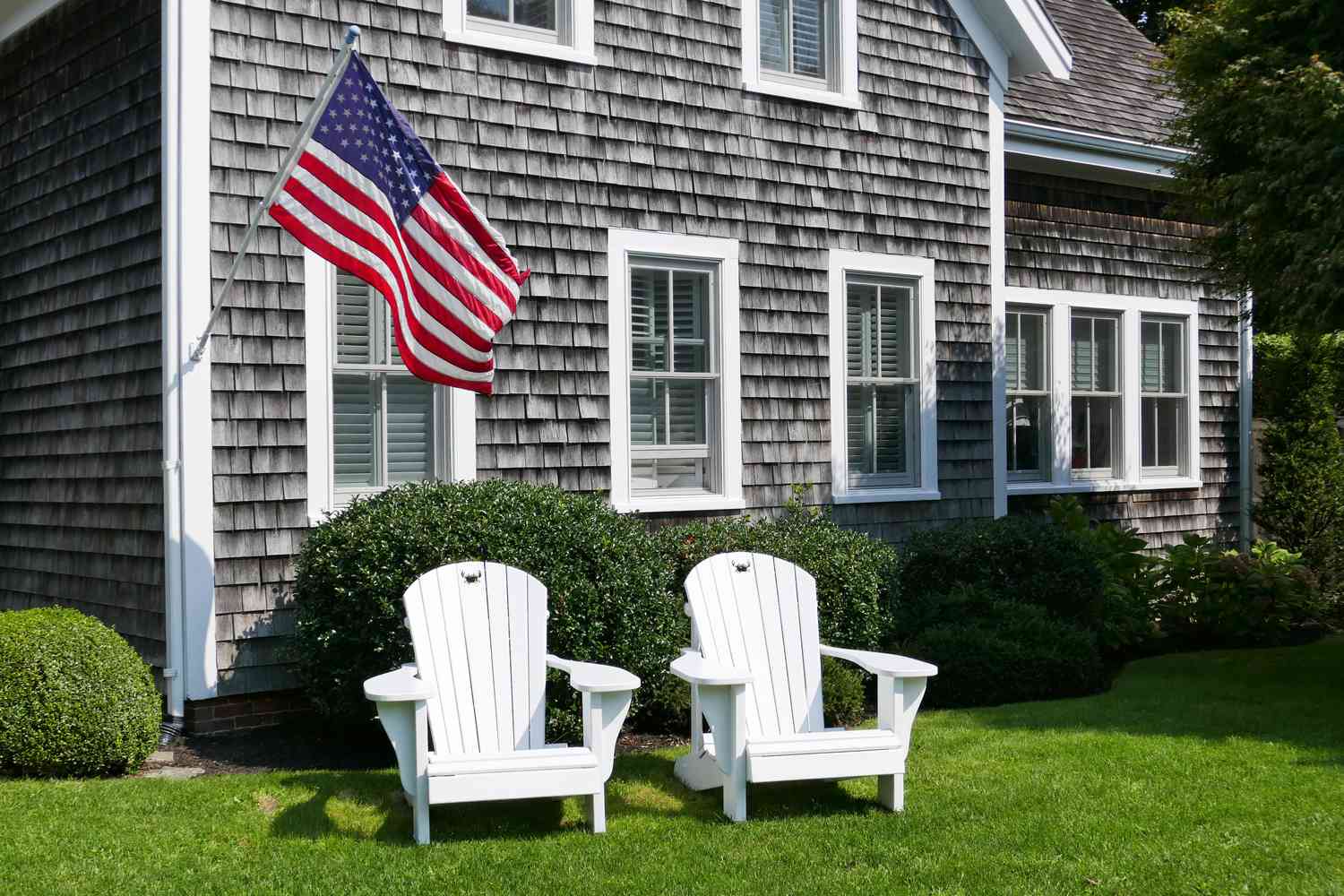 阿迪朗达克椅子和美国国旗