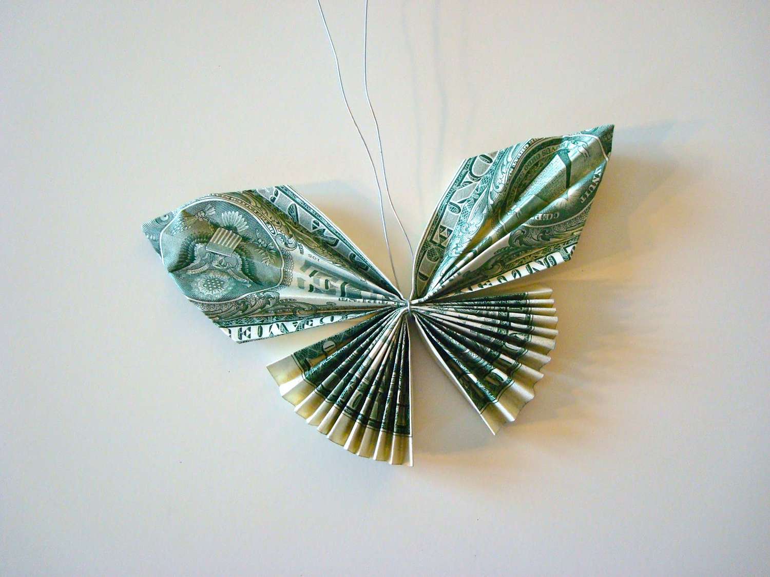 折纸蝴蝶毕业花环。