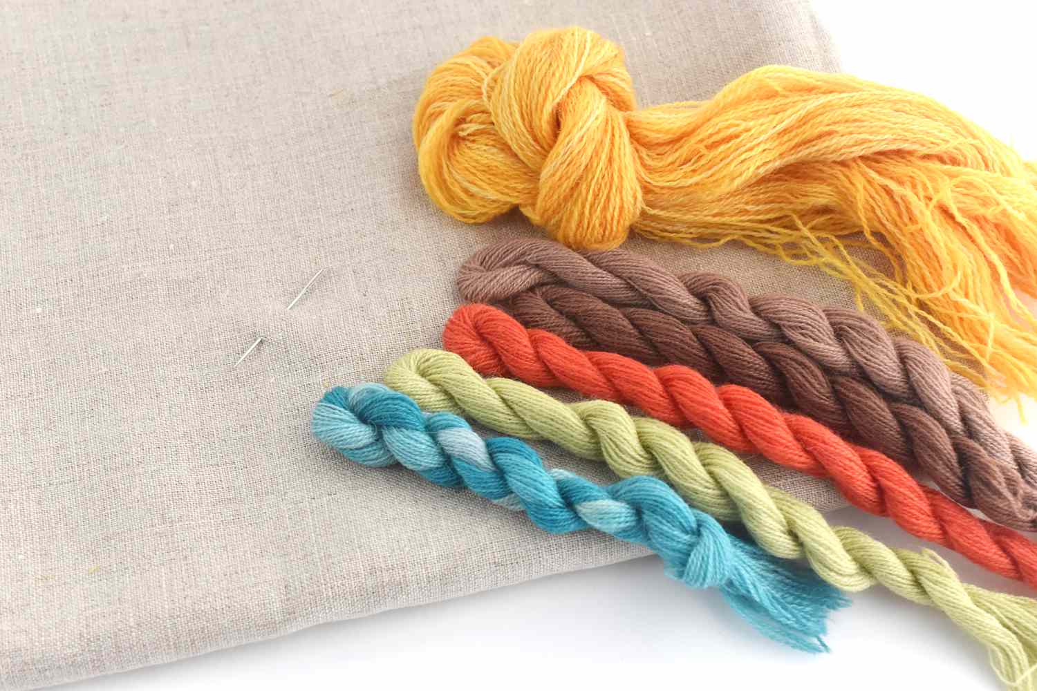 羊毛绉纹刺绣线和织物