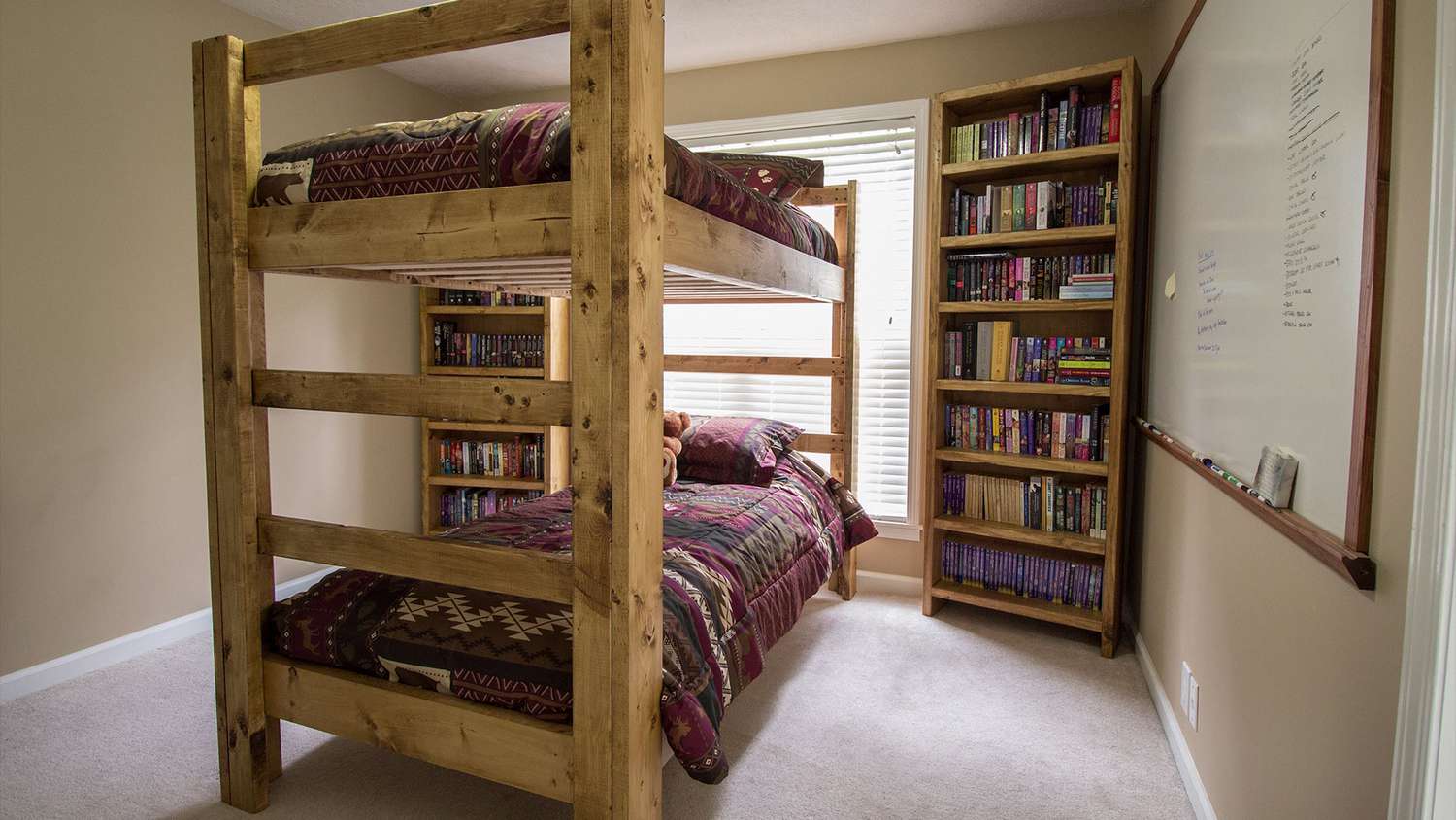 一个木制的DIY双层床
