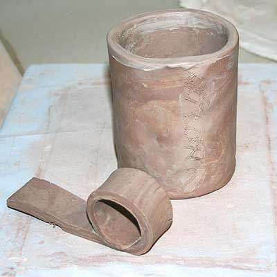 Strap handle with mug