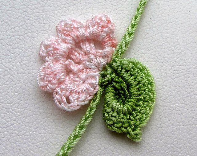 Thread Crochet Flower and Leaf Necklace