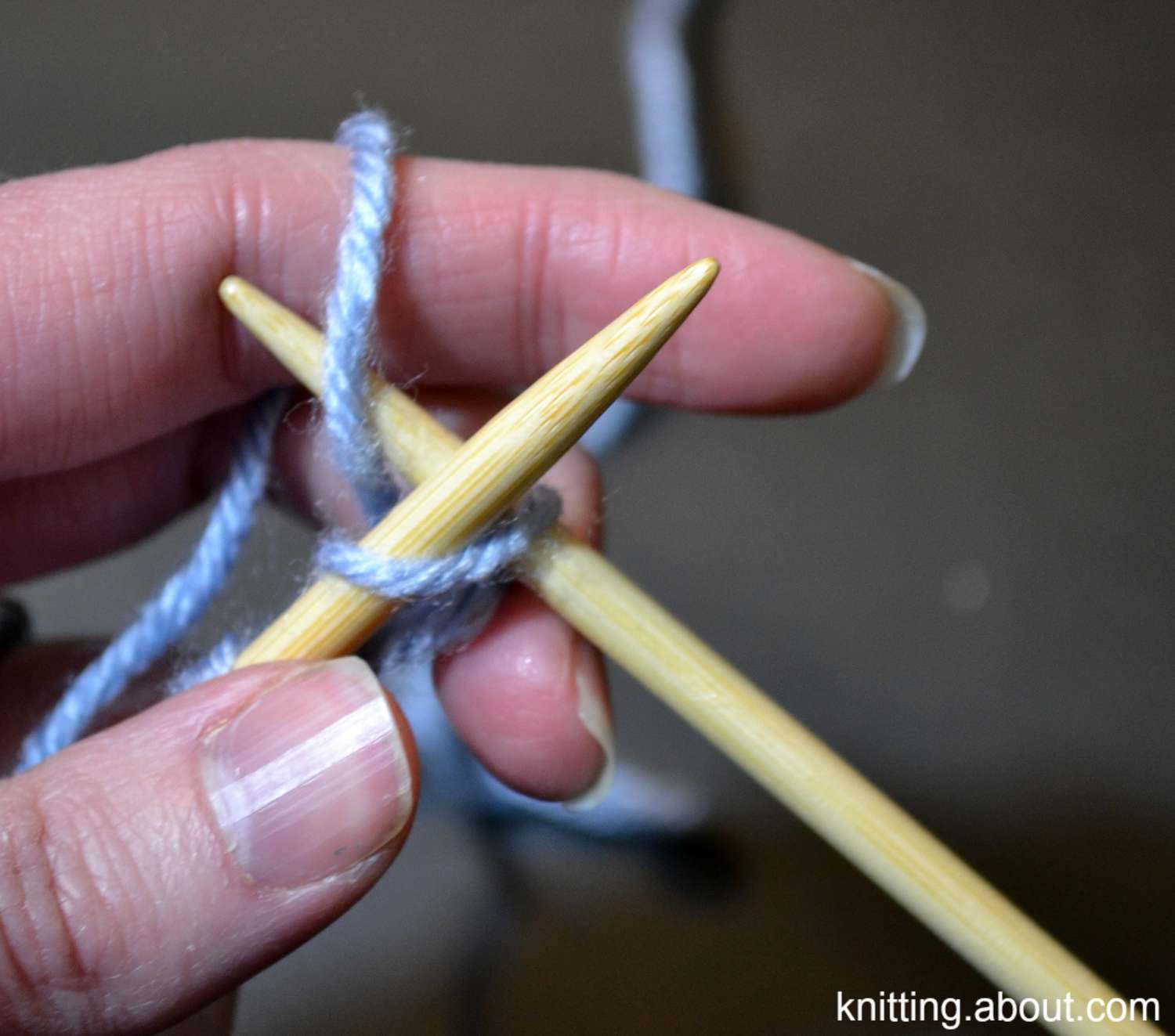 在欧洲大陆编织中做针。