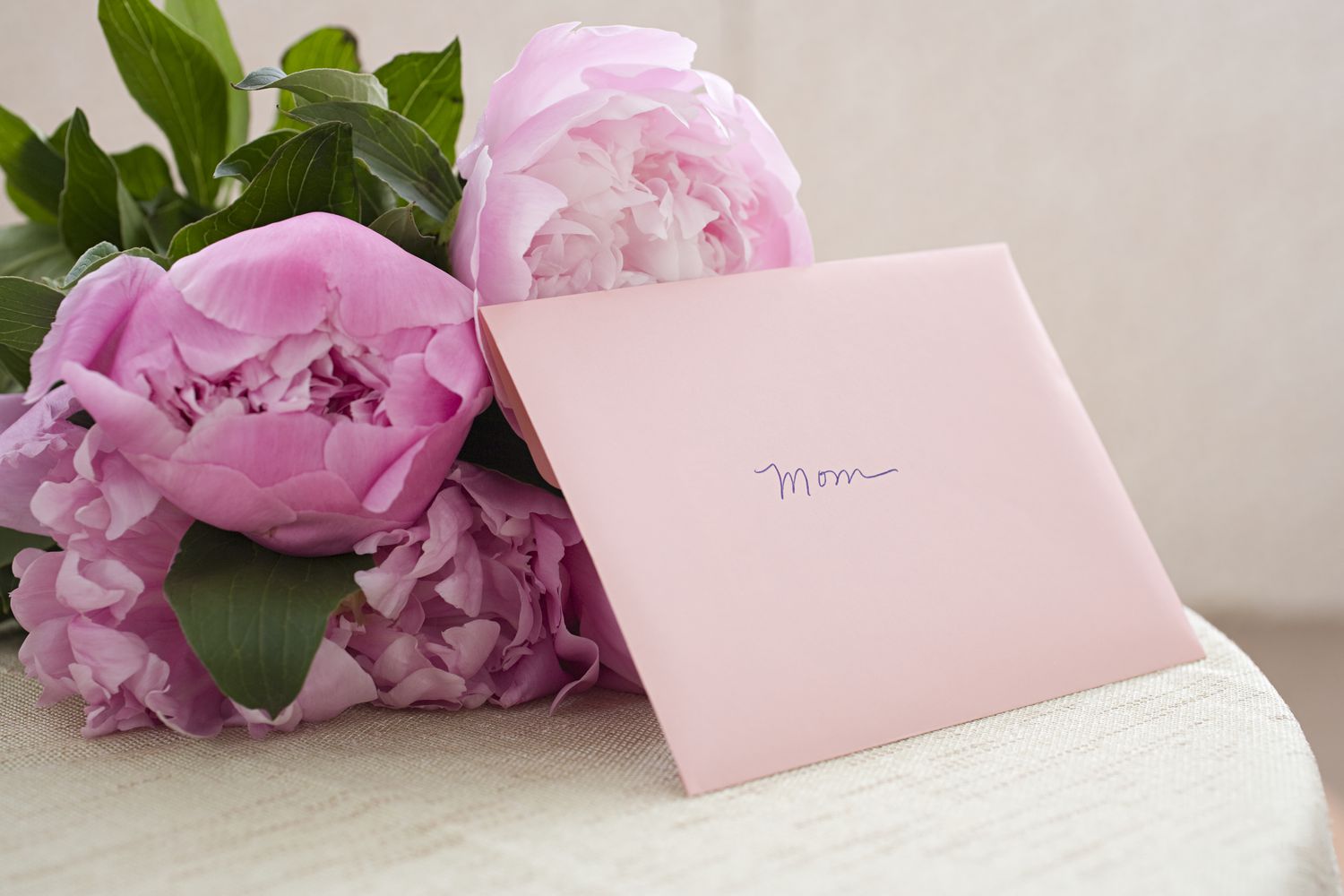 一个粉红色的母亲节卡片