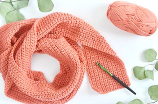 How to Crochet a Simple Scarf