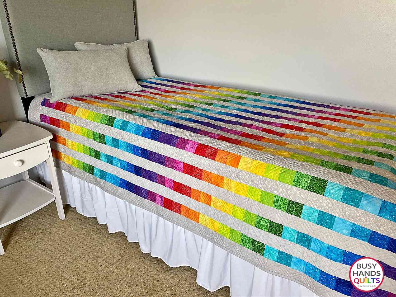 床上的彩虹巴格罗被子