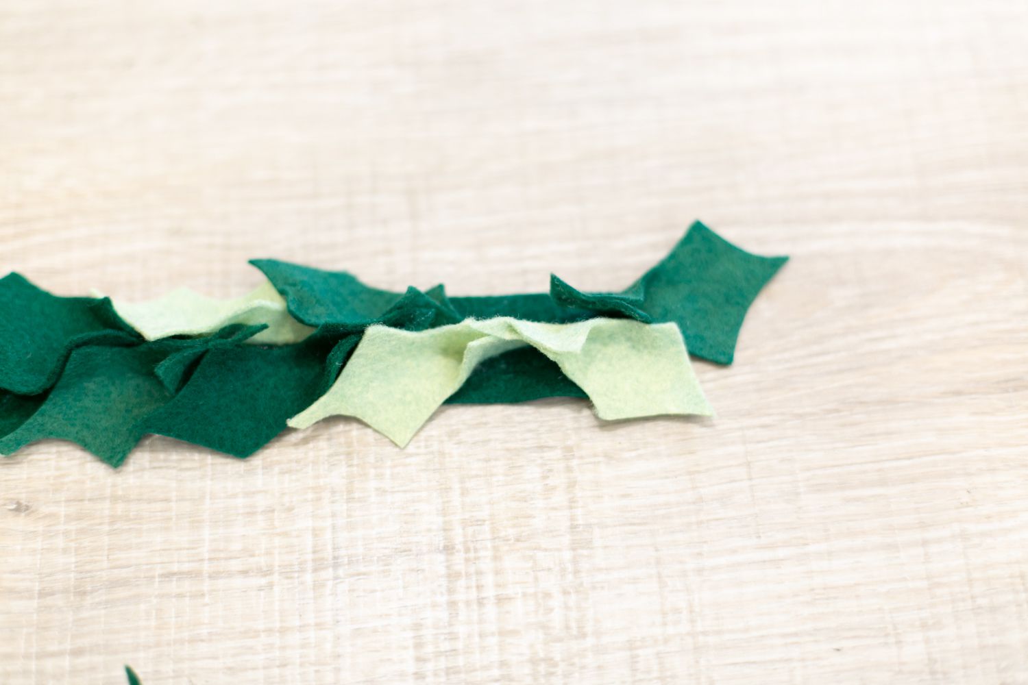 Finishing the end of a holly garland