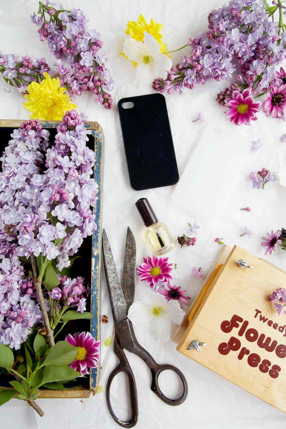 Phone case surrounded with flowers