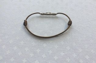 Sliding knot bracelet