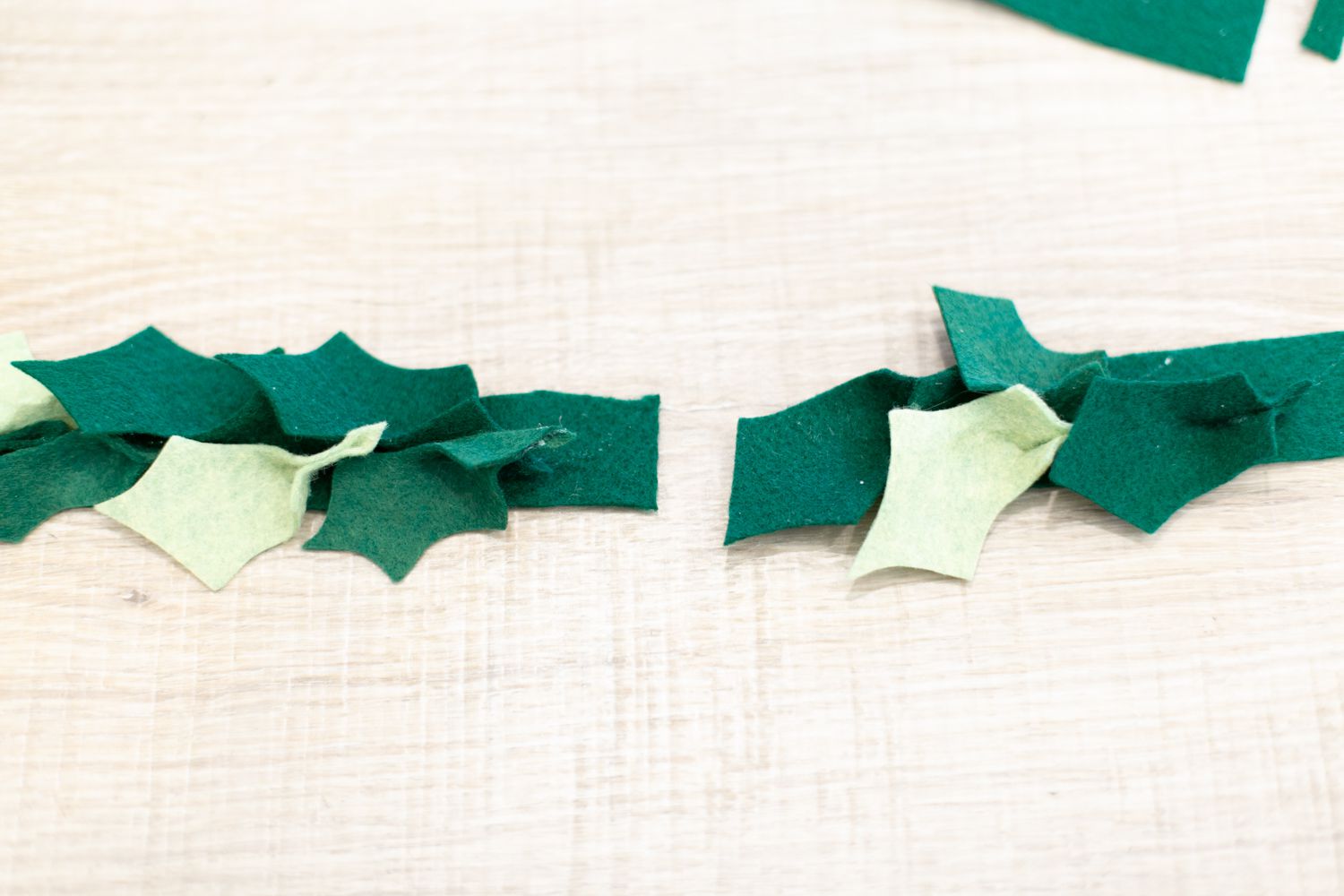 Connecting strips for felt holly garland