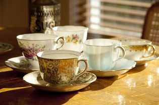 古董茶杯和茶碟收藏