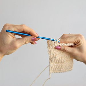 学习如何编织左手。
