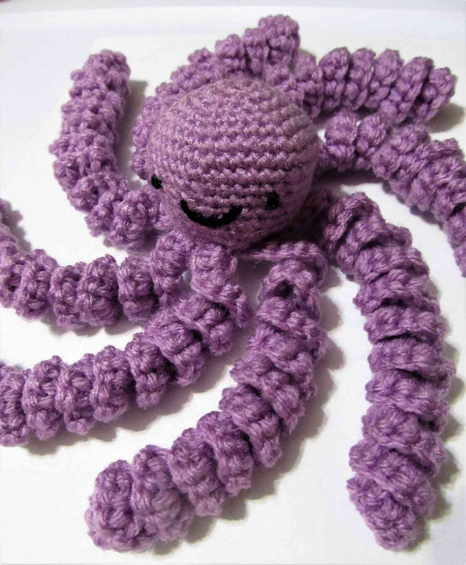 紫色的钩针章鱼