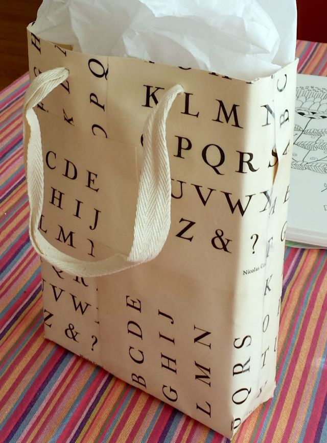 用一本旧书做一个礼物袋