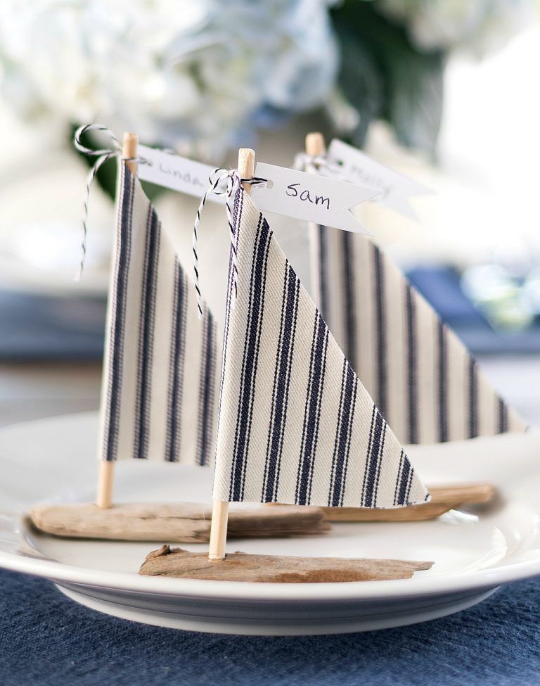 浮木帆船显示餐桌设置。