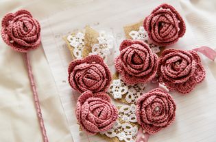 Pink crochet roses with hesium squares with white lace