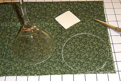 用玻璃在一块织物上画一个圆圈