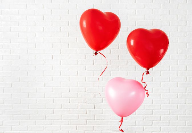 情人节作文用白色的红气球