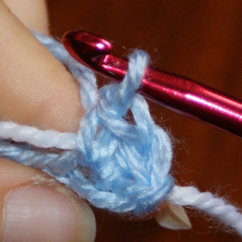 挂毯钩针教程:第二单钩针是完整的。